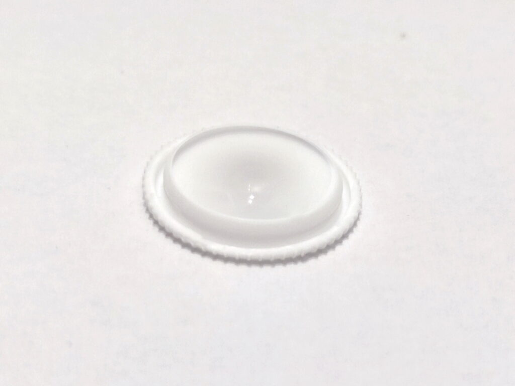 Na obrázku je vidět hotová mistička naplněná čistou vodou.